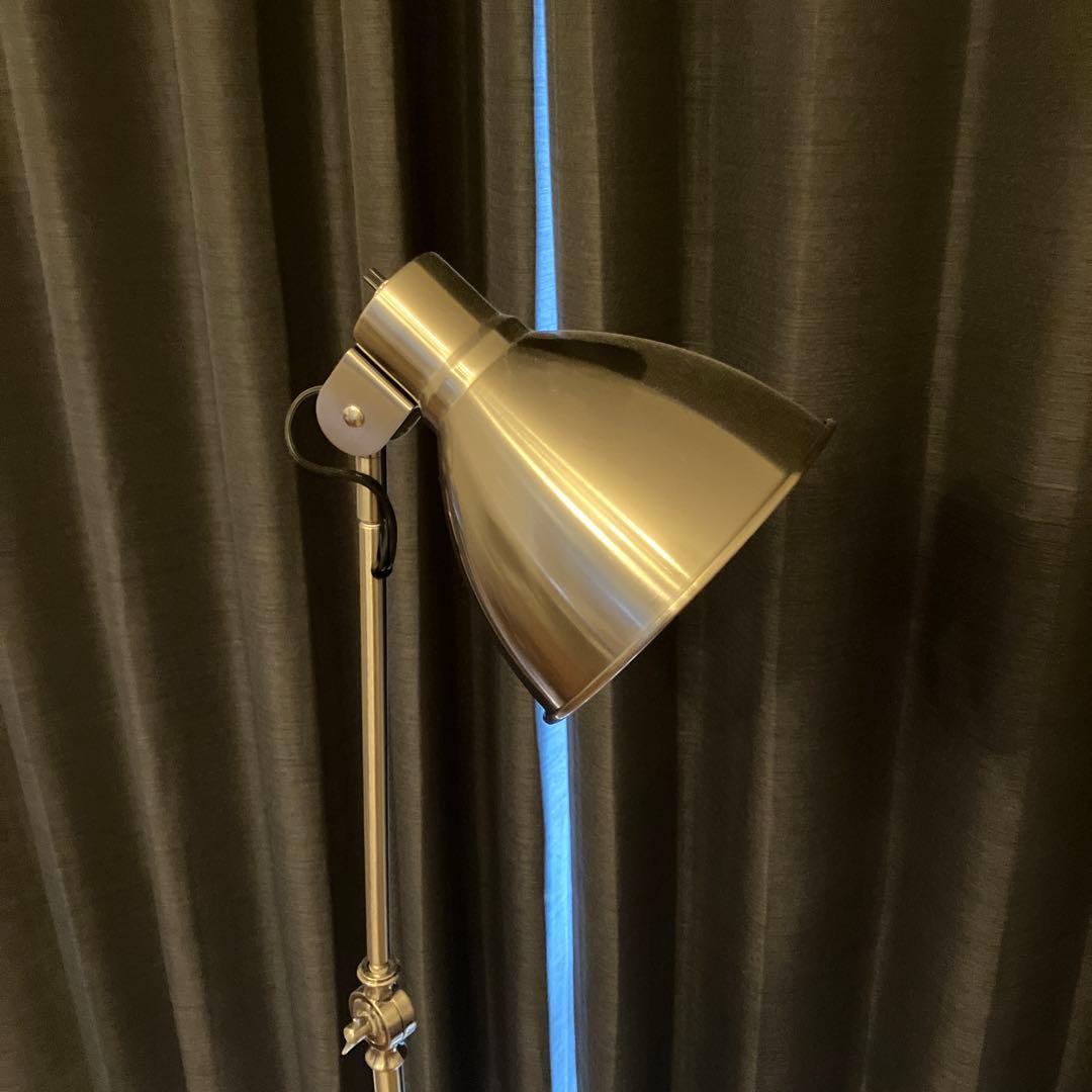 シルバーフロアスタンド メタル製