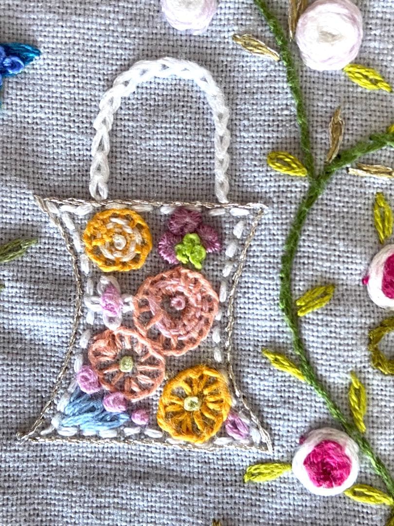 手刺繍ハンドメイドミニトート　　タブレットが入る大きさ