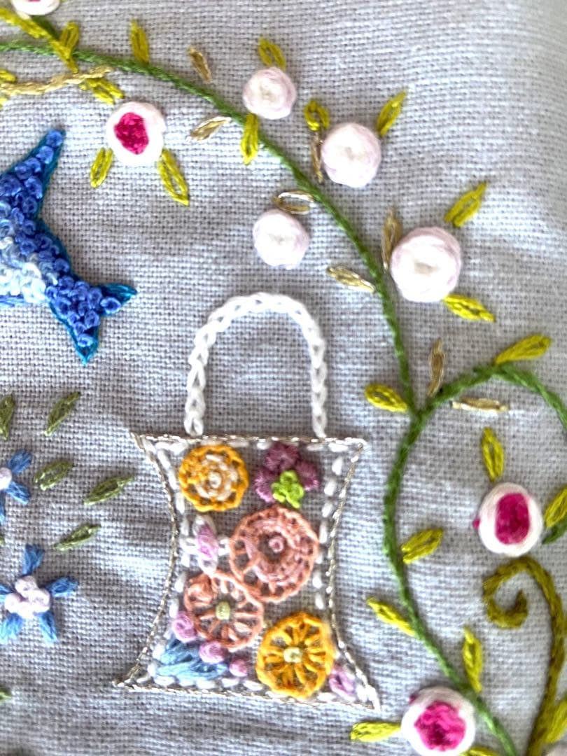 手刺繍ハンドメイドミニトート　　タブレットが入る大きさ