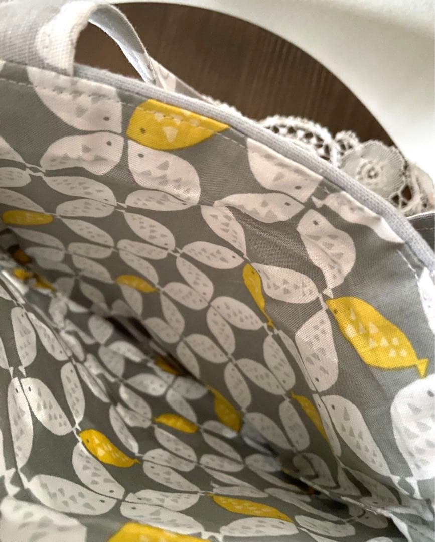 手刺繍ハンドメイドミニトート　　タブレットが入る大きさ