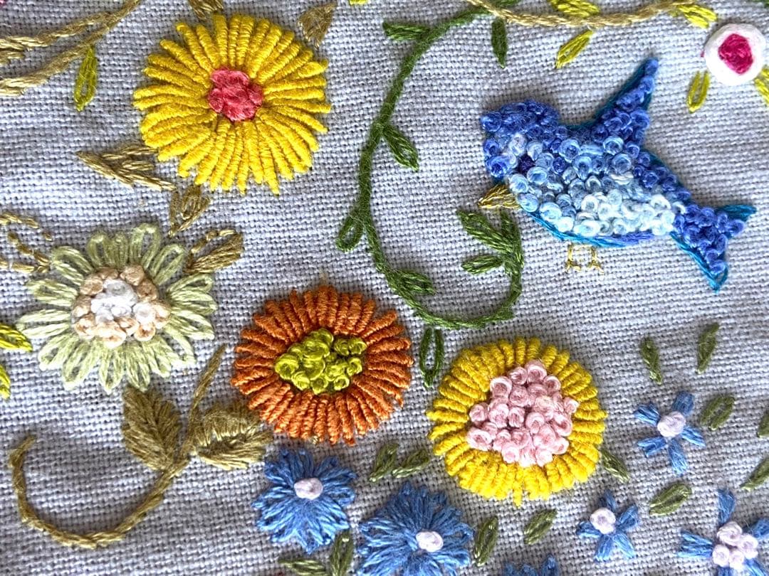 手刺繍ハンドメイドミニトート　　タブレットが入る大きさ