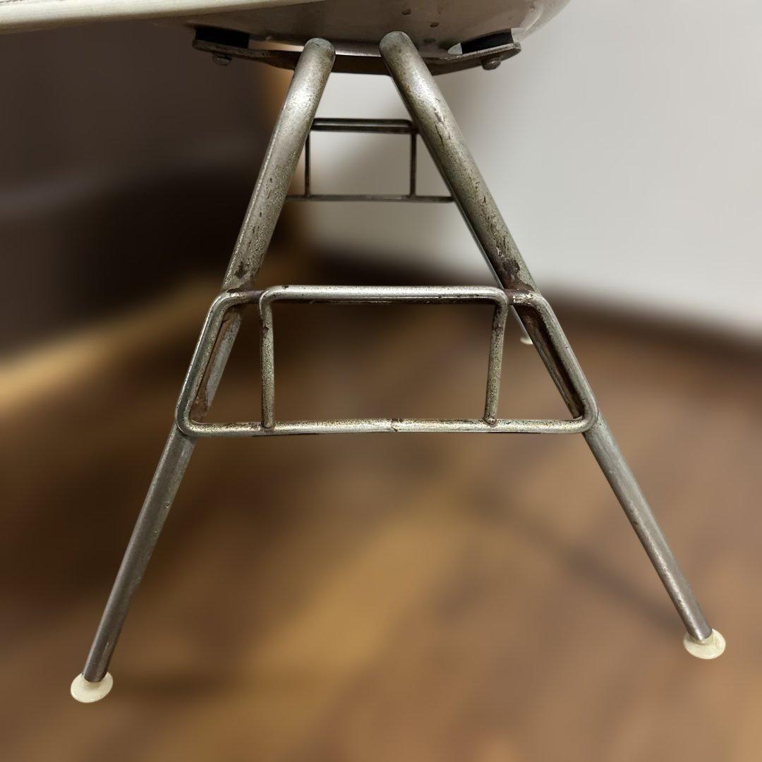 イームズチェア　スタッキングベース　オレンジ3