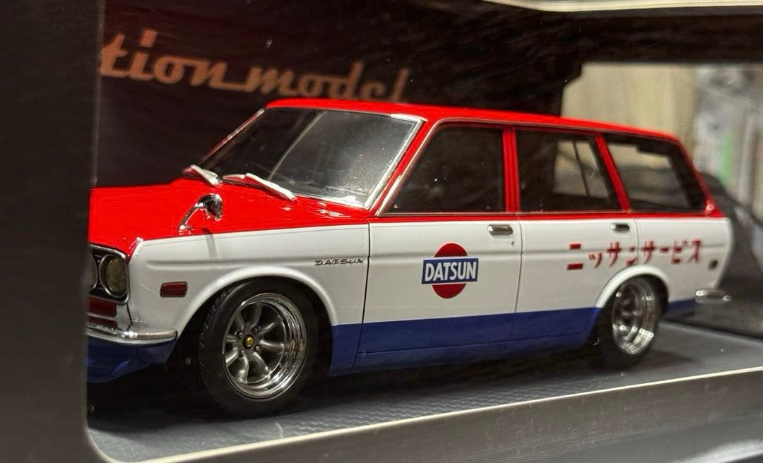 1/18 Datsun Bluebird (510) Wagon 赤/青/白