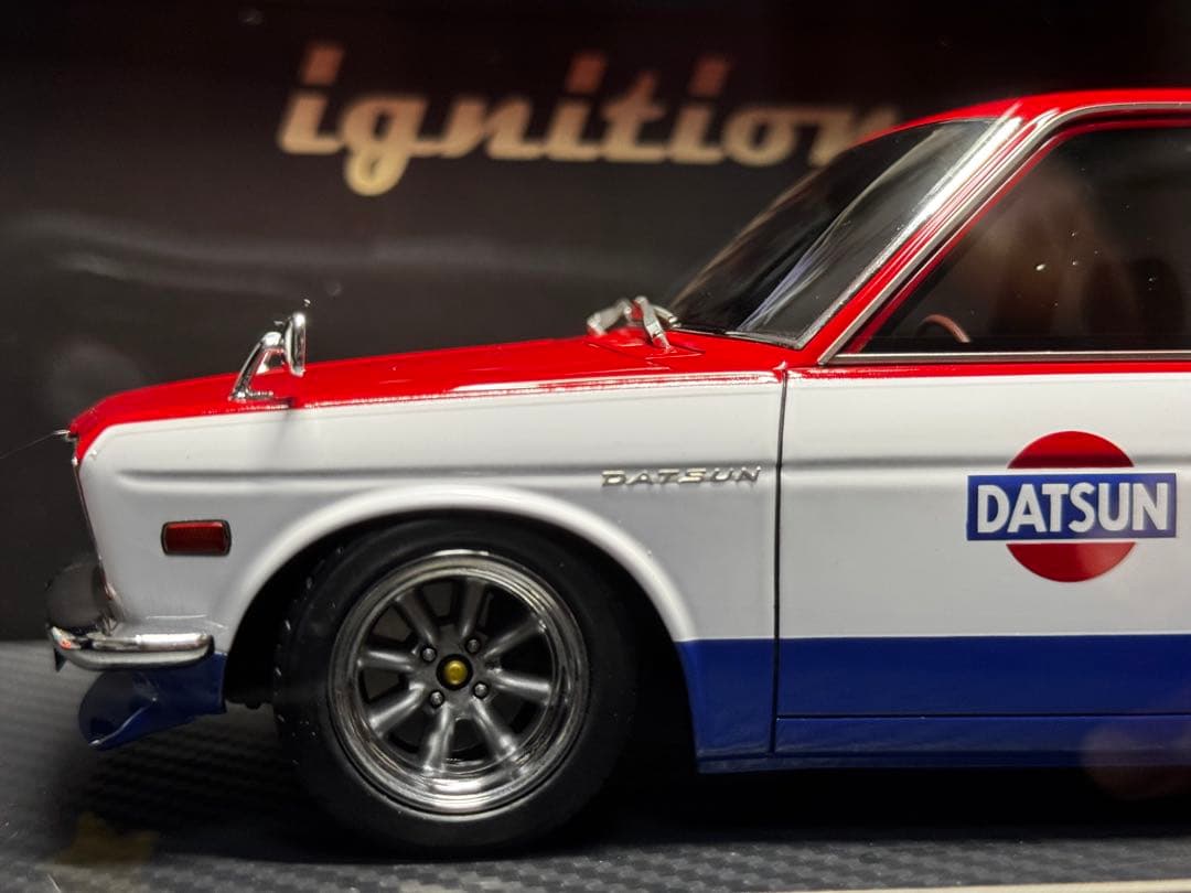 1/18 Datsun Bluebird (510) Wagon 赤/青/白