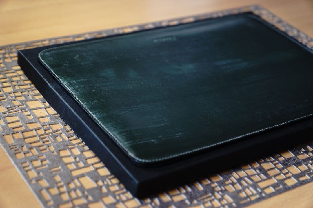 【新品】国立商店レザースリーブ／MacBook Air用／ブライドルレザ ー