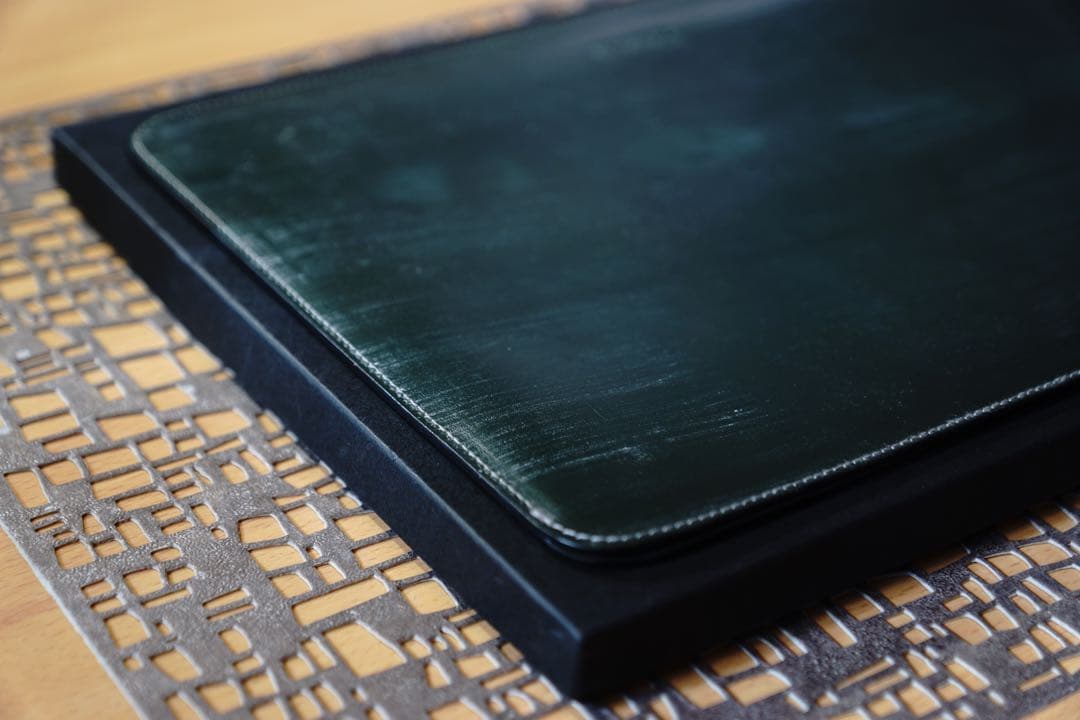 【新品】国立商店レザースリーブ／MacBook Air用／ブライドルレザ ー