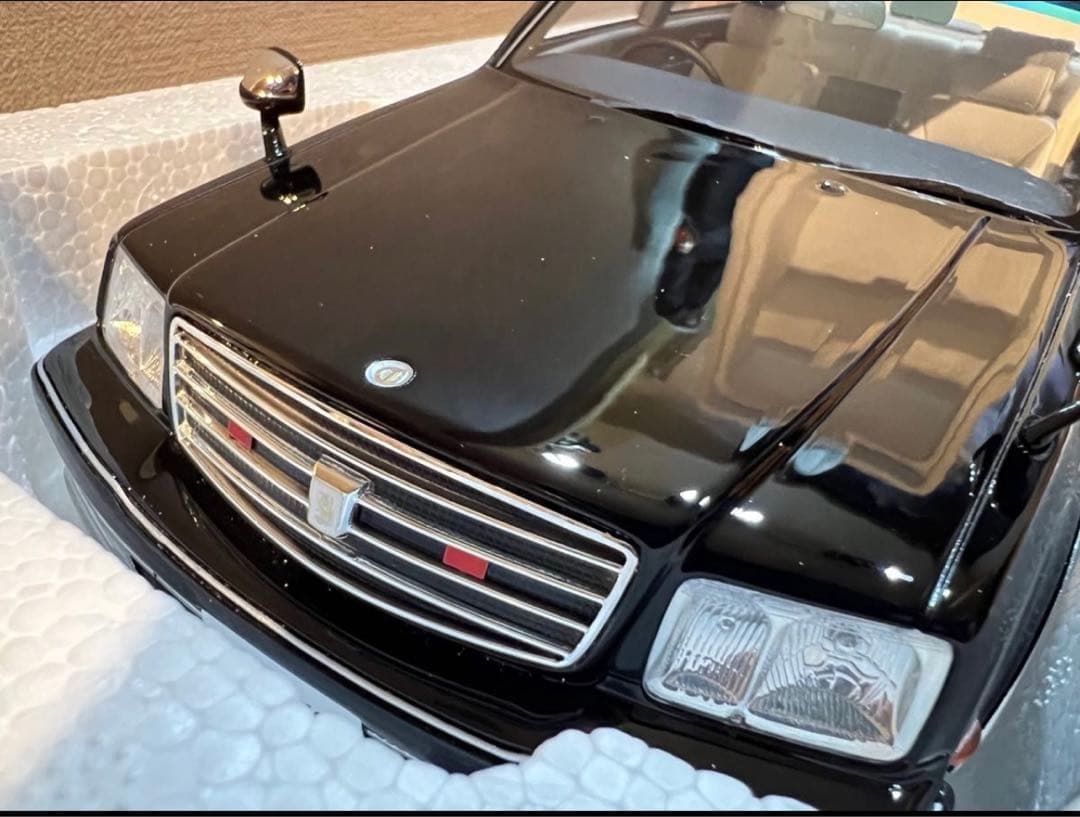 未使用新品　限定品レイズRai's 1/18 警察本部警備部要人警護車両