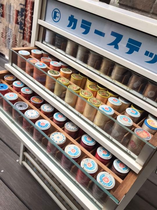 糸ケース　昭和レトロ 糸680個以上付き　　期間限定お値下げ中