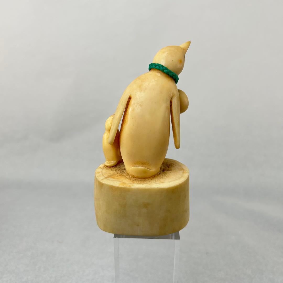 鯨歯工芸品　 ペンギンの置物 193g