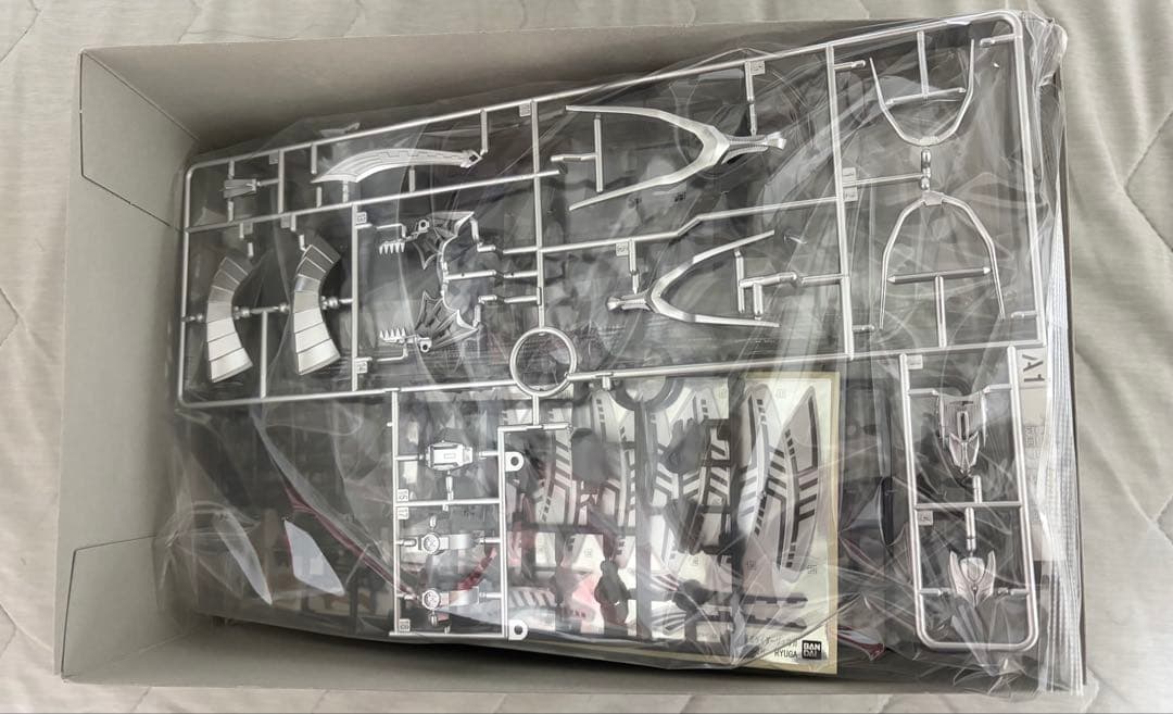 新品未開封　仮面ライダーリュウガ　フィギュアライズスタンダード　プラモデル