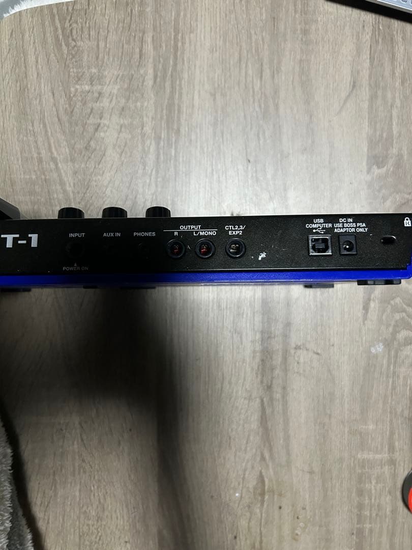 BOSS GT-1 ギターエフェクター　純正アダプター付き