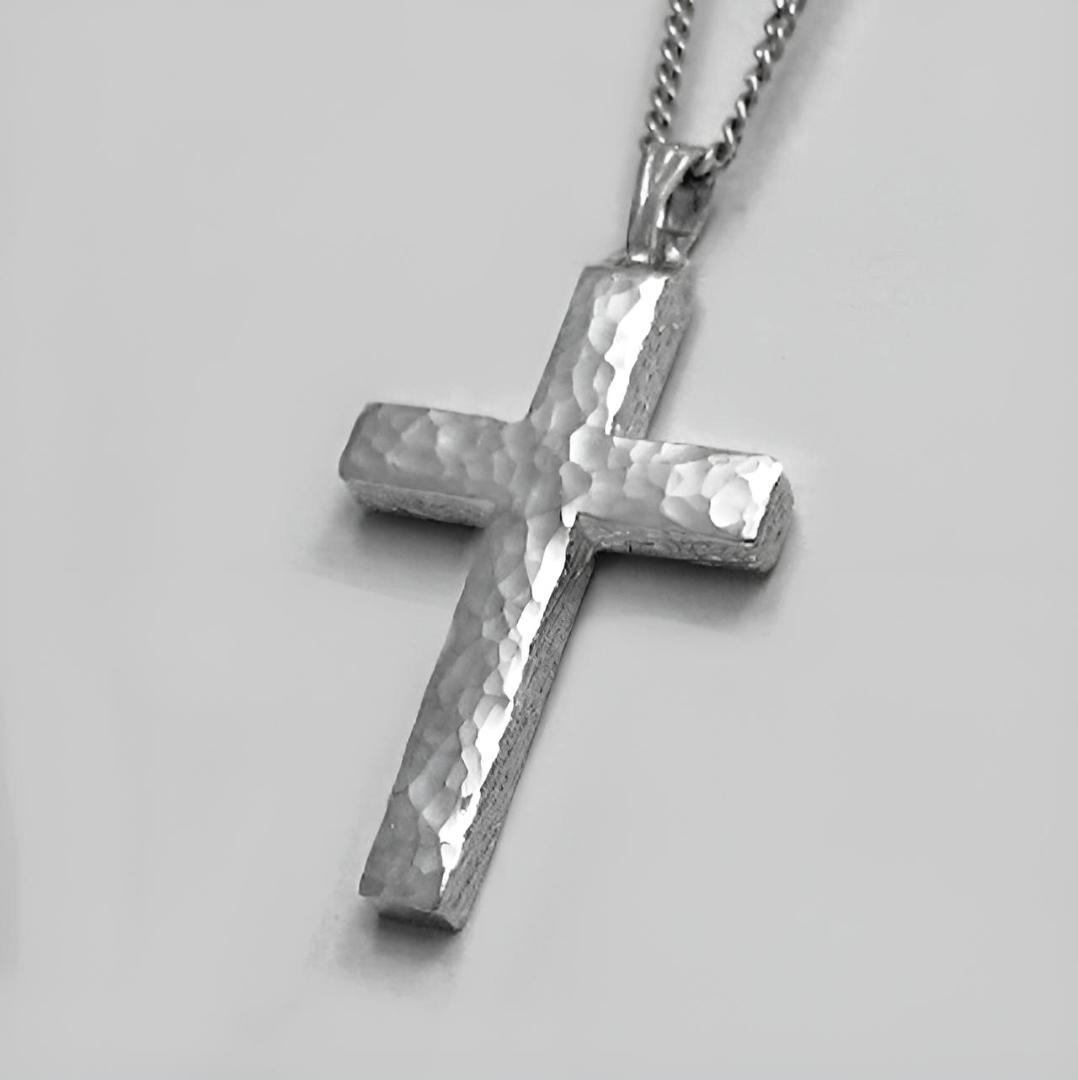 シンプルなラテン十字架　槌目光沢仕上げの小さなラテン十字架　cc03s　好評です
