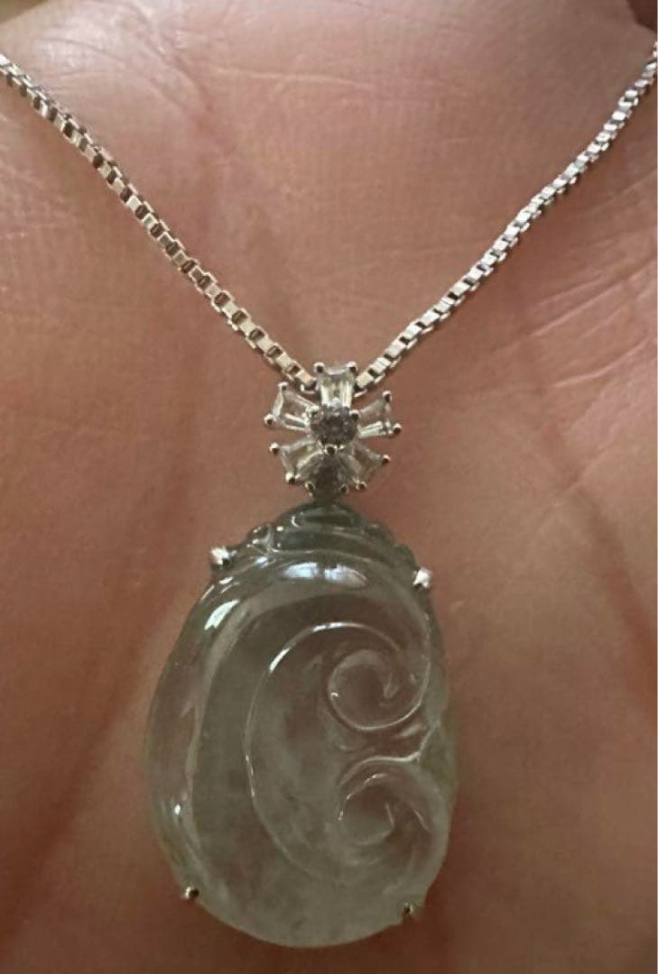 A U750ホワイト18￼ K 金製、纯天然冰種A貨ジェダイト本翡翠ペンダント