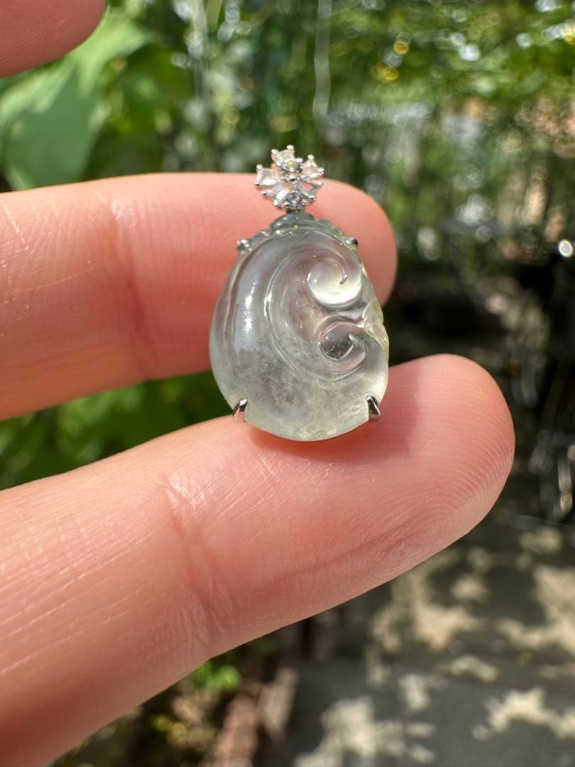 A U750ホワイト18￼ K 金製、纯天然冰種A貨ジェダイト本翡翠ペンダント