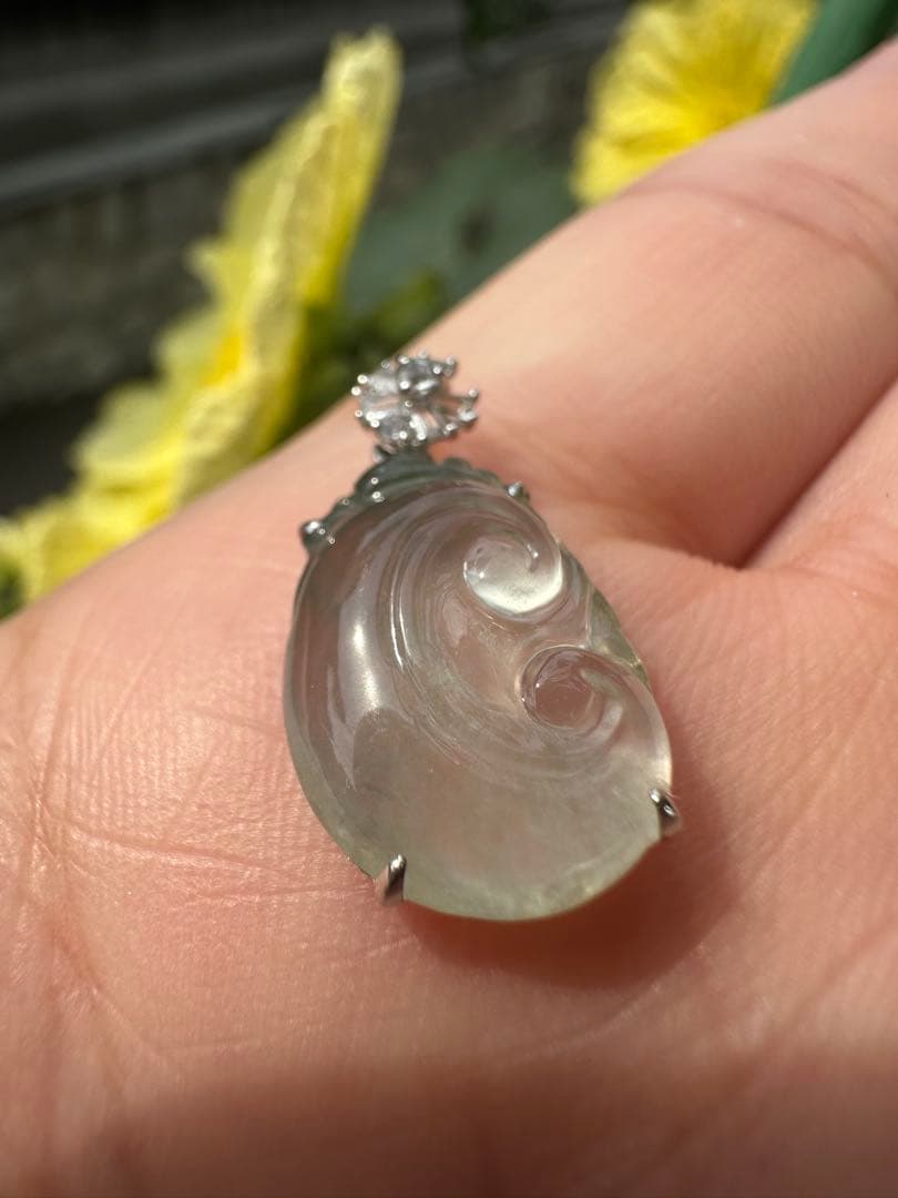 A U750ホワイト18￼ K 金製、纯天然冰種A貨ジェダイト本翡翠ペンダント