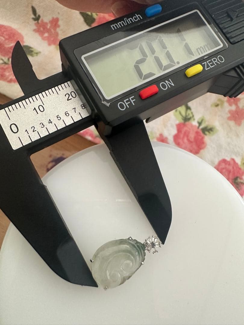 A U750ホワイト18￼ K 金製、纯天然冰種A貨ジェダイト本翡翠ペンダント