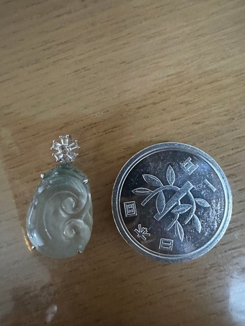 A U750ホワイト18￼ K 金製、纯天然冰種A貨ジェダイト本翡翠ペンダント