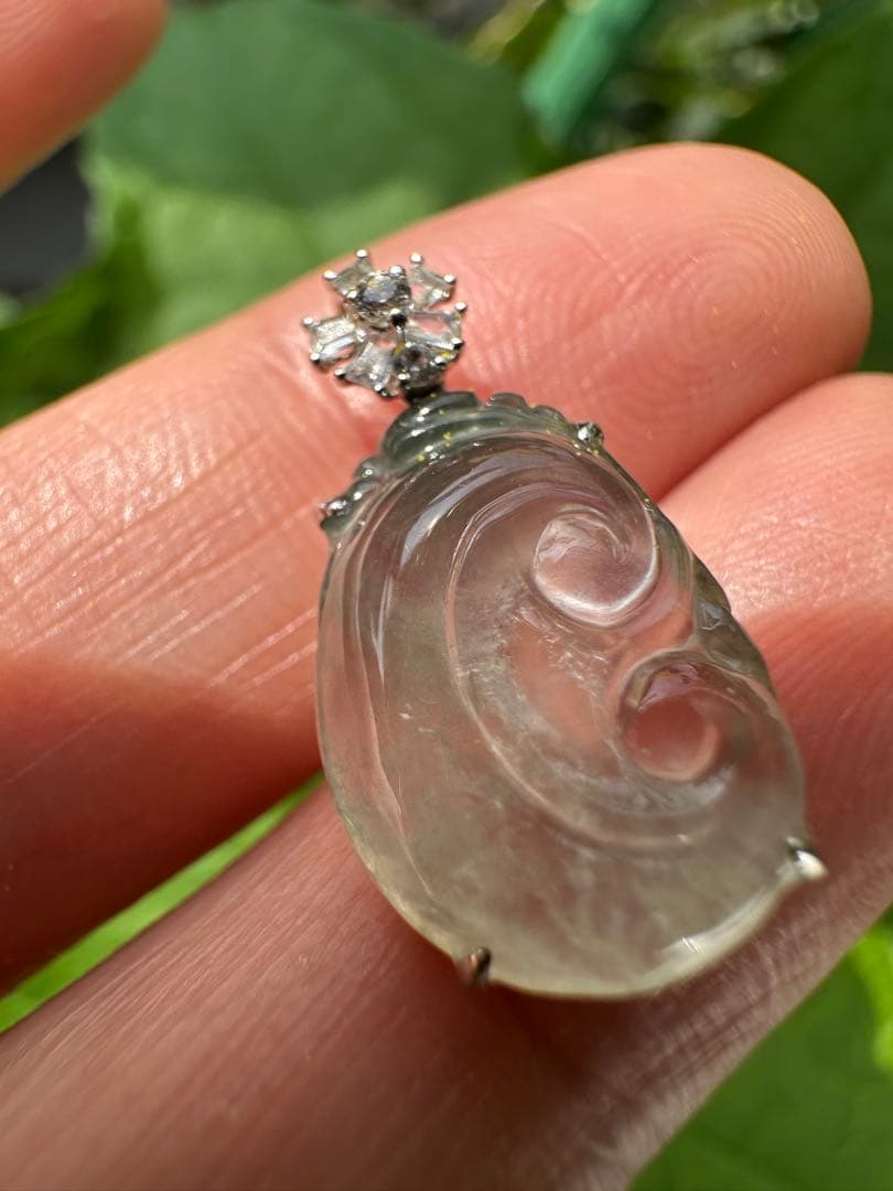 A U750ホワイト18￼ K 金製、纯天然冰種A貨ジェダイト本翡翠ペンダント