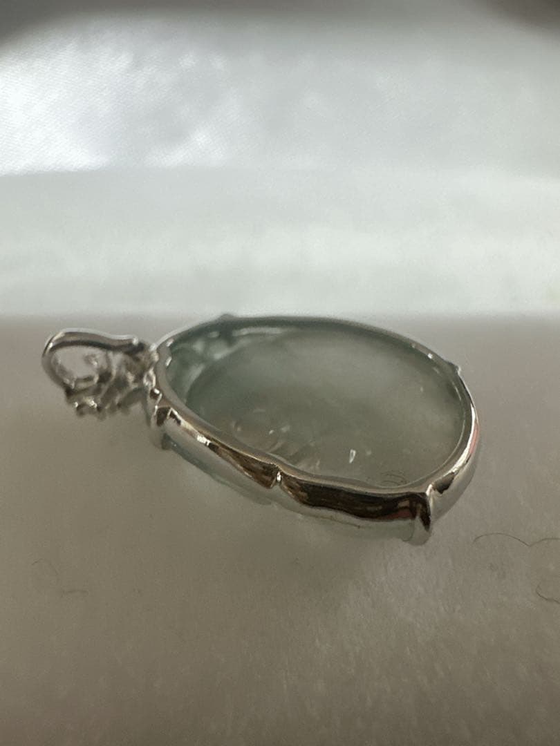 A U750ホワイト18￼ K 金製、纯天然冰種A貨ジェダイト本翡翠ペンダント