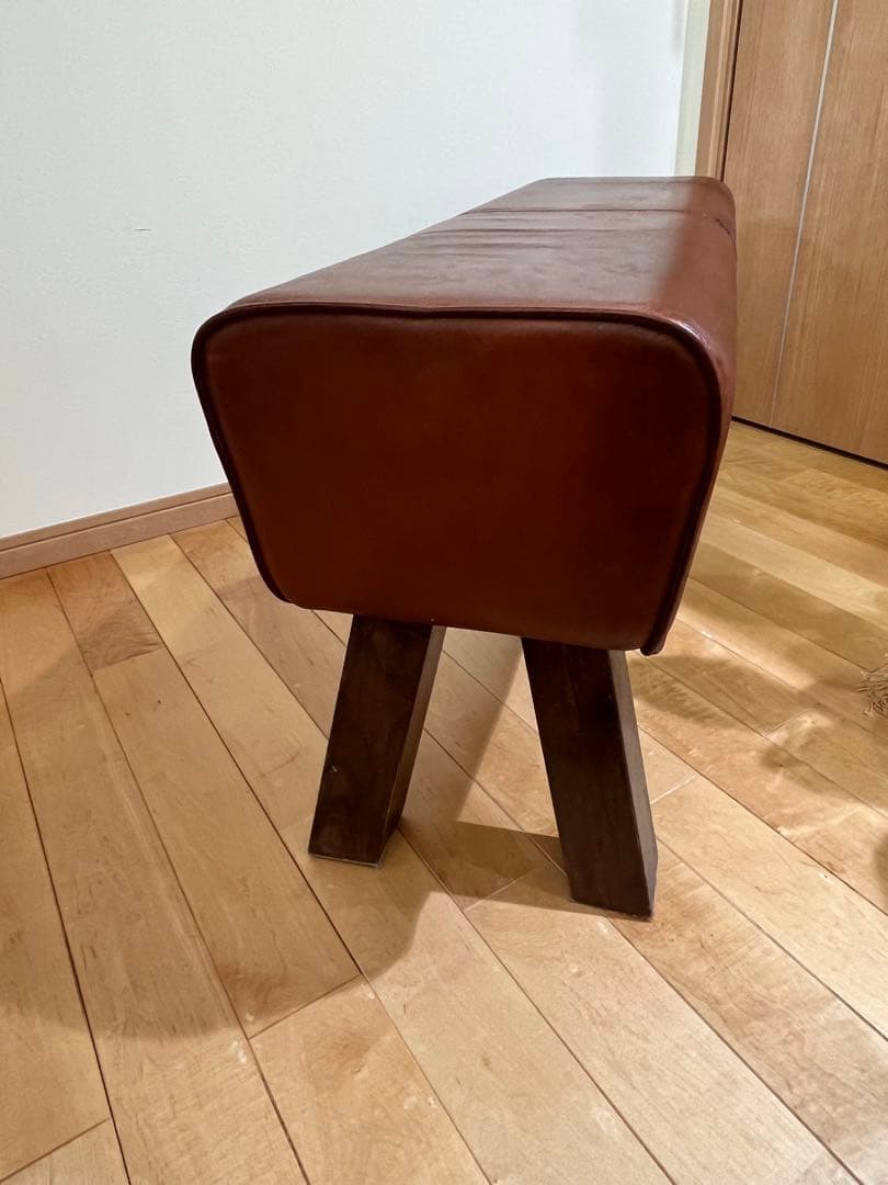ブラウンレザー　スツール