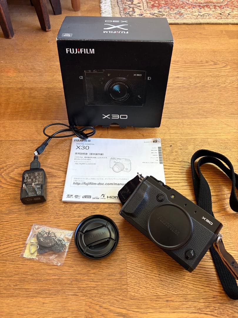 FUJIFILM X30 ブラック 本体　バッテリー　レンズ付き