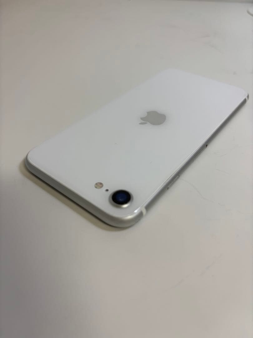Apple iPhone SE （第二世代）ホワイト 本体