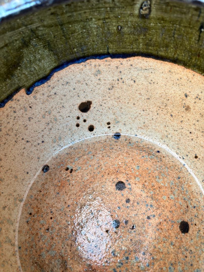 伝統的な海鼠釉が施された陶器製の火鉢、メダカ鉢・植木鉢・睡蓮鉢