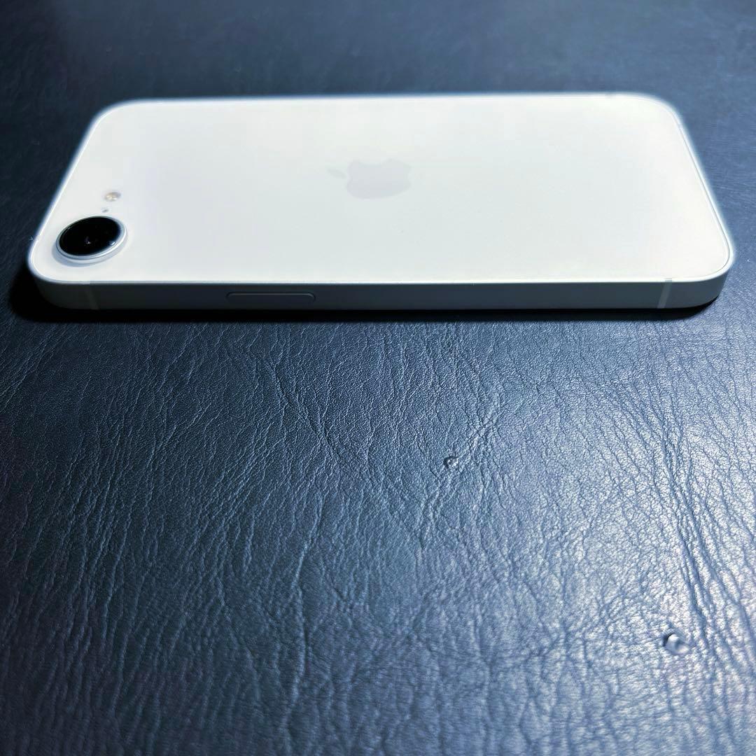 美品/iPhone 16e W/本体イヤホン/充電ケーブル/箱セット付/ケース付