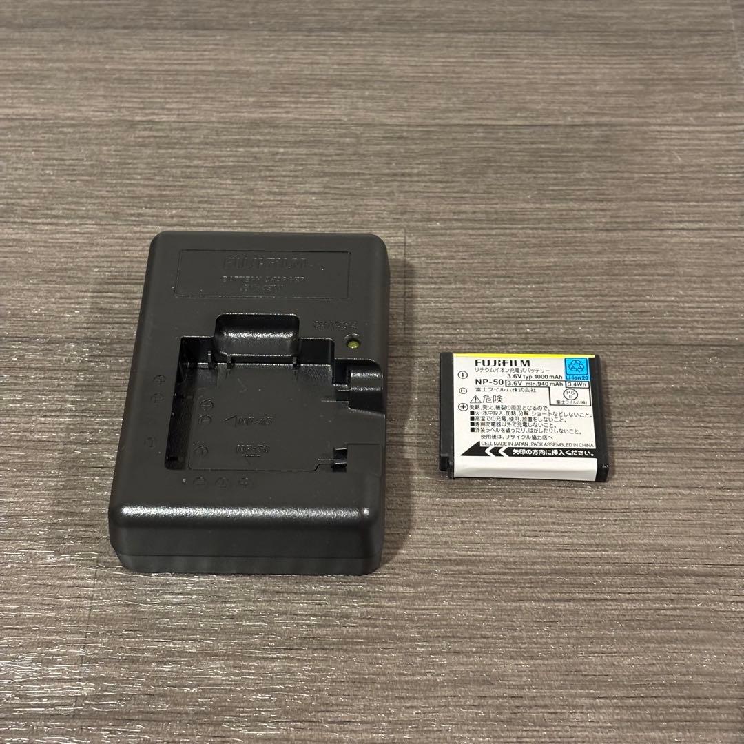 【ジャンク品】 FUJIFILM FINEPIX F550EXRデジタルカメラ