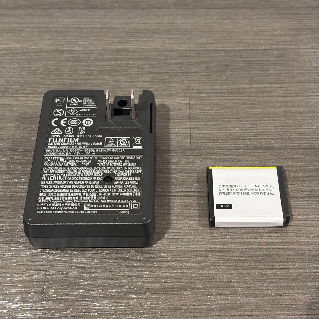 【ジャンク品】 FUJIFILM FINEPIX F550EXRデジタルカメラ