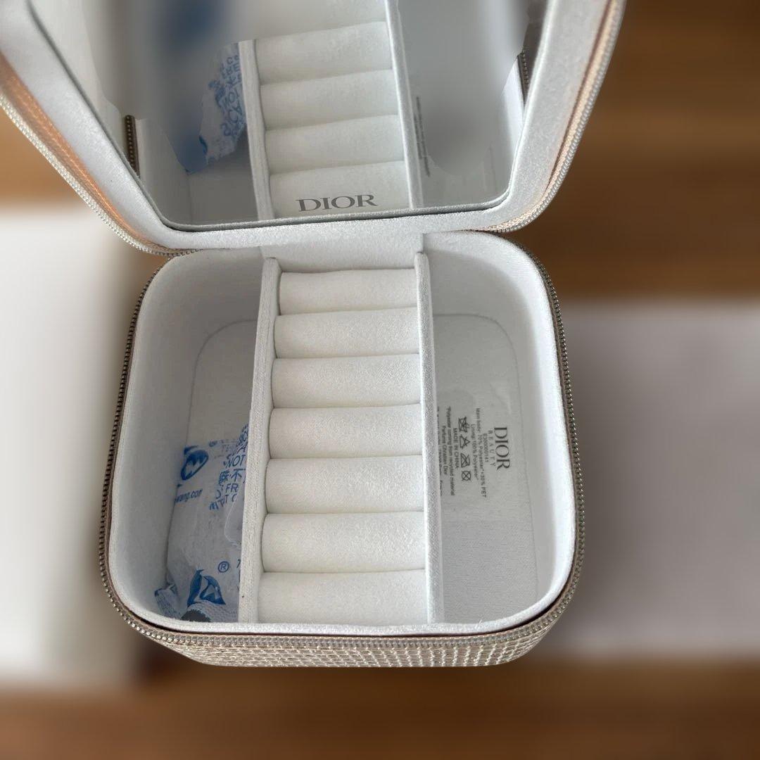 DIOR 2025ホリデーアクセサリーケース ゴールド