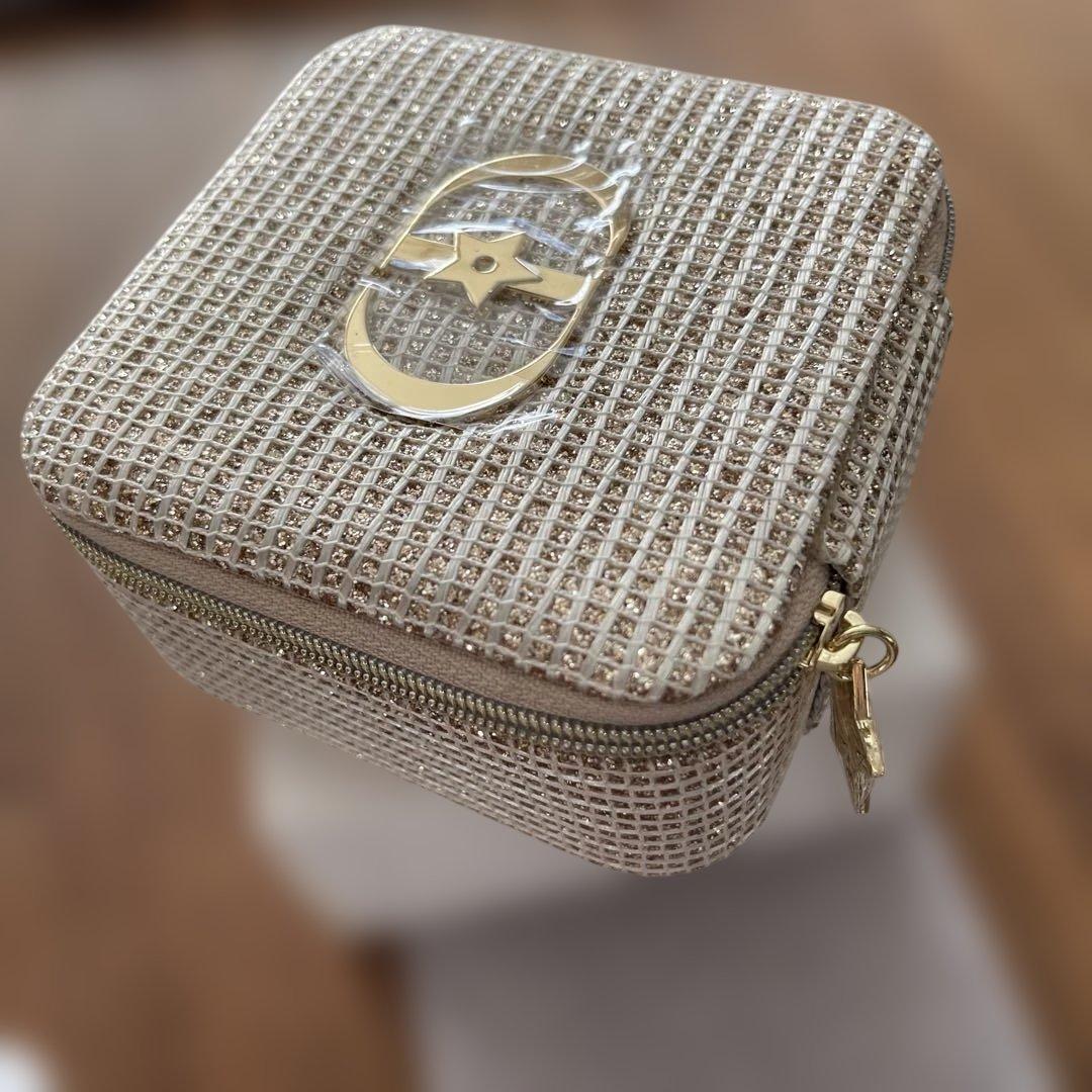 DIOR 2025ホリデーアクセサリーケース ゴールド
