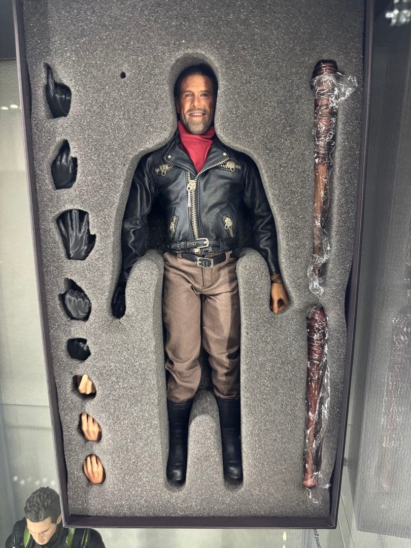 ウォーキングデッド　ニーガン1/6フィギュア