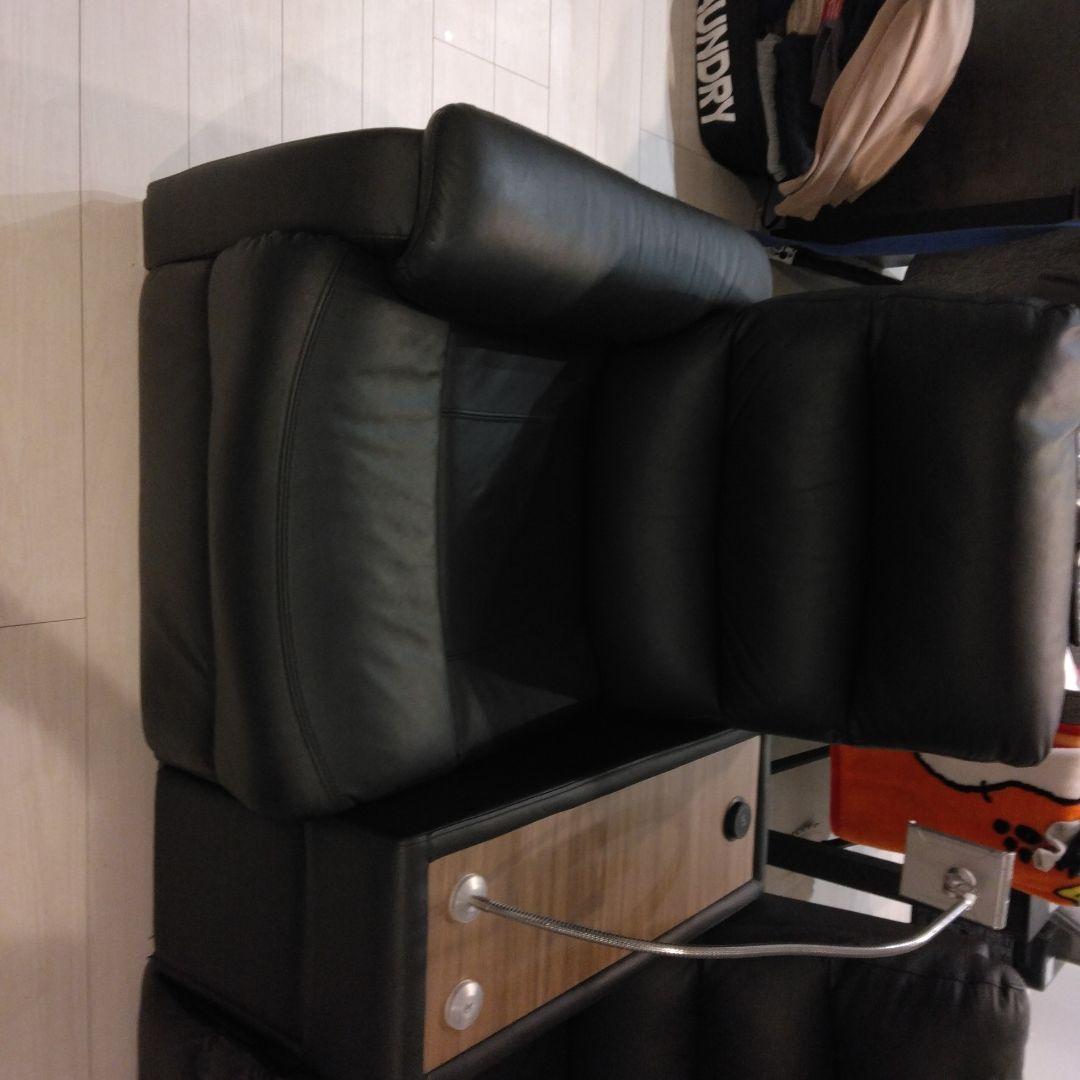 ニトリの人気のブラック合成皮革2人掛けソファ　電動リクライニング