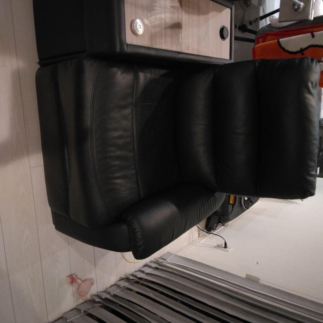 ニトリの人気のブラック合成皮革2人掛けソファ　電動リクライニング