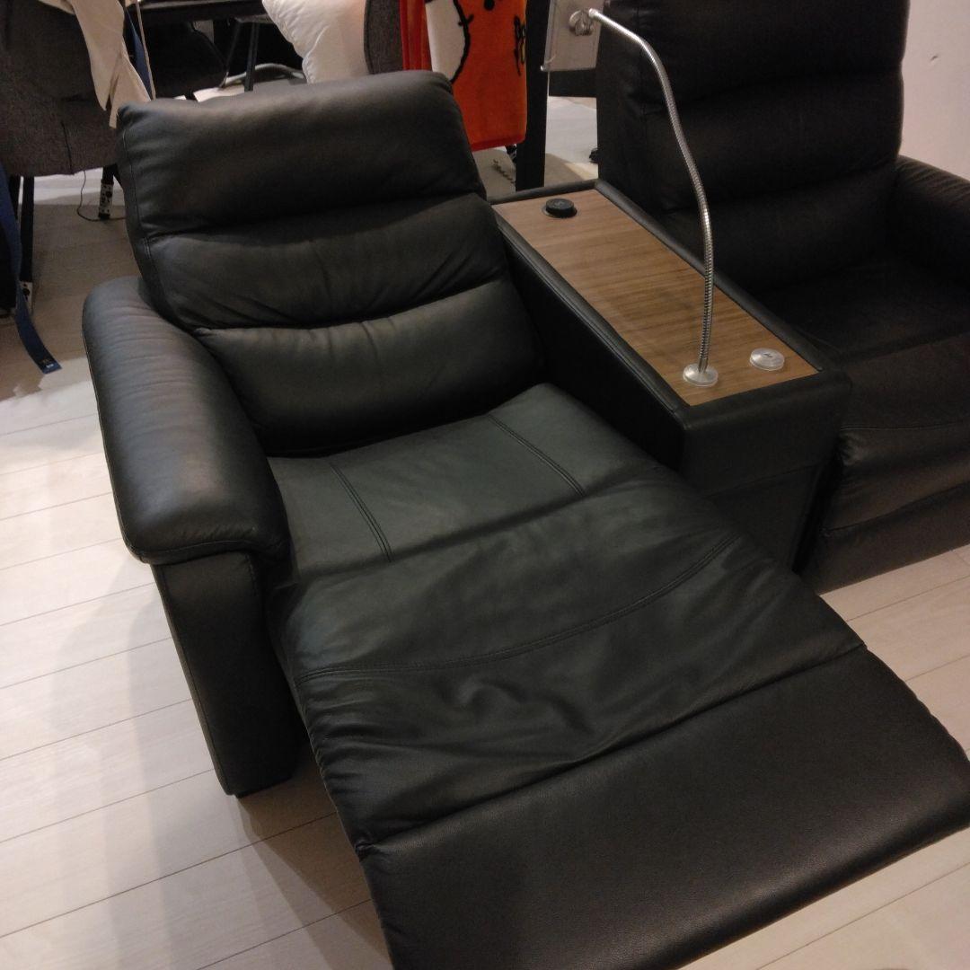 ニトリの人気のブラック合成皮革2人掛けソファ　電動リクライニング