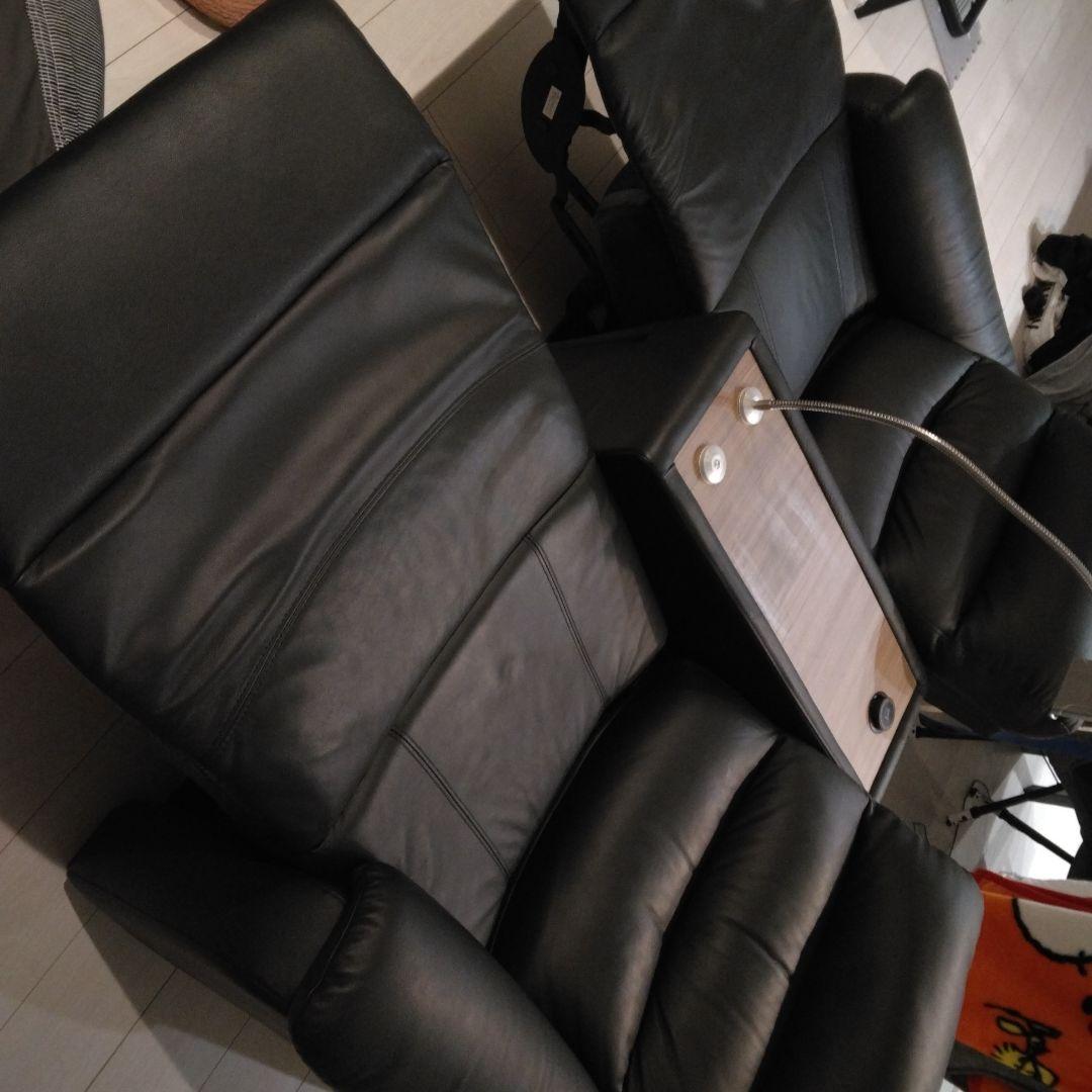ニトリの人気のブラック合成皮革2人掛けソファ　電動リクライニング