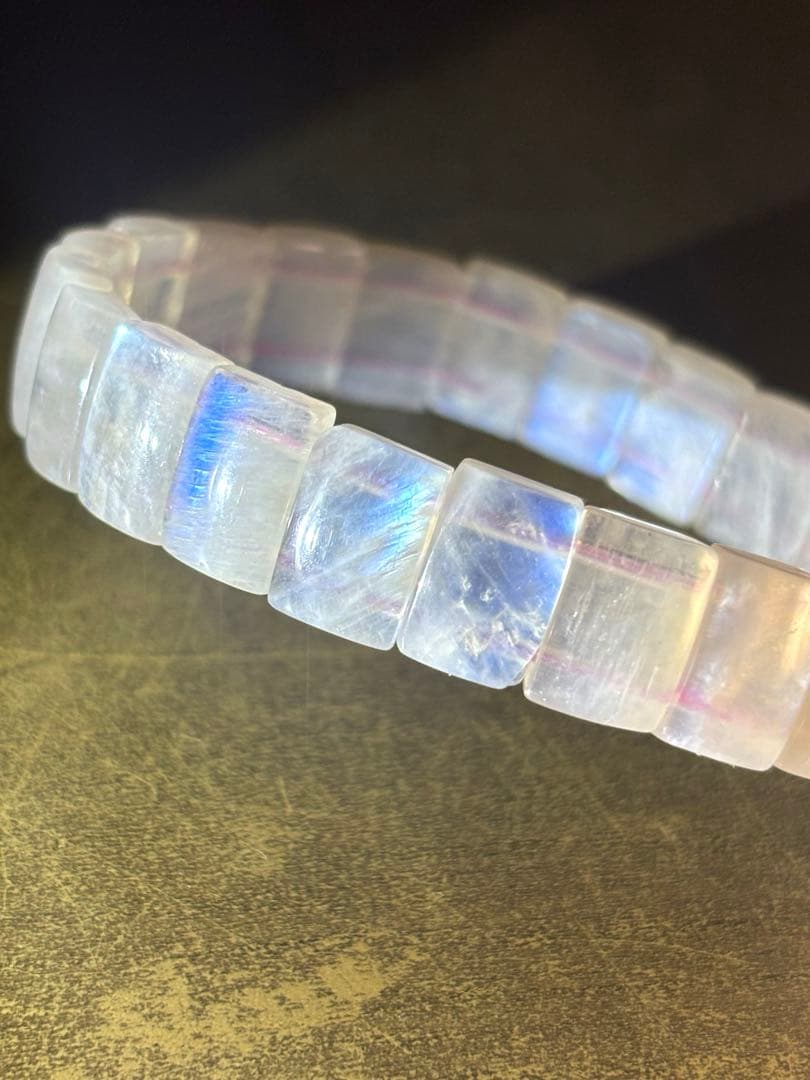 【新入荷】ピンクブルームーンストーンバングル10.9×7.4㎜（新品未使用）