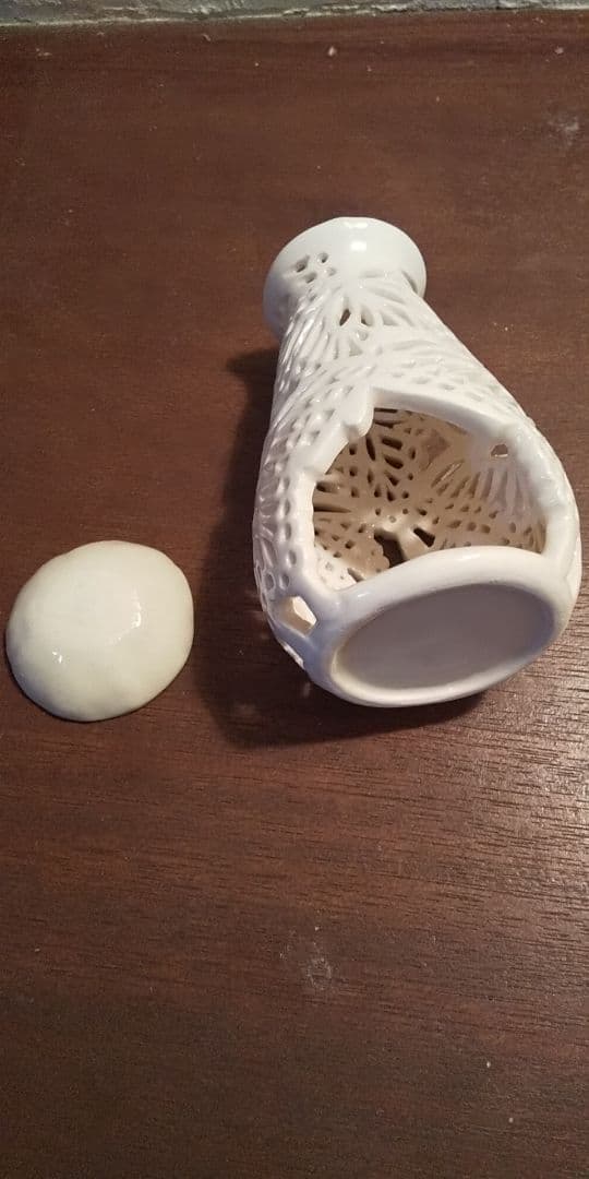 蝶透かし彫りアロマポット