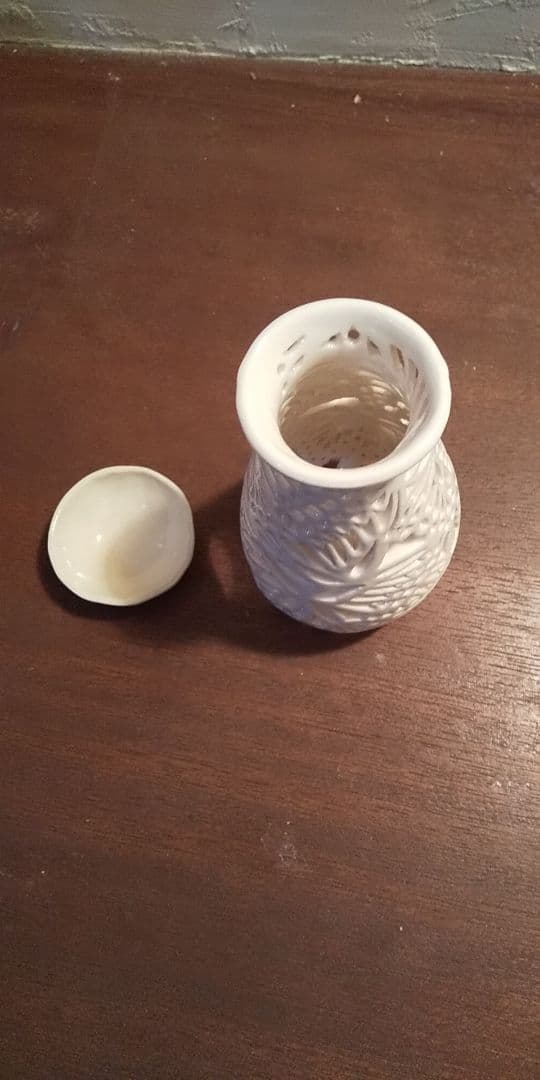 蝶透かし彫りアロマポット