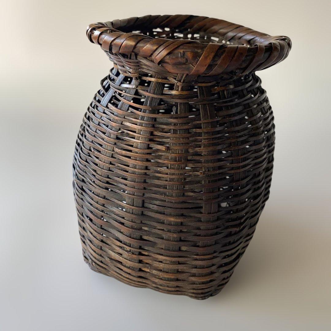 古竹籠 壺型花籠 古道具 民藝 骨董 花入 花瓶 花を呼ぶ籠