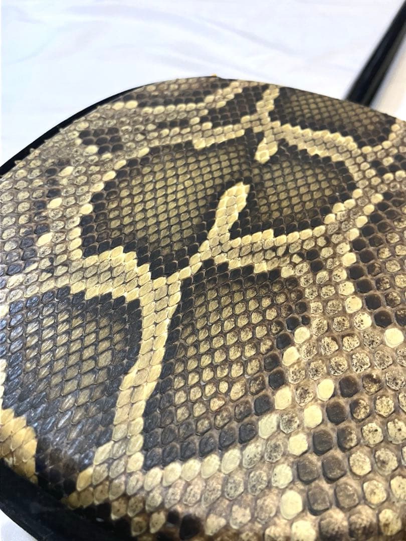 ⭐️沖縄 三線 本蛇皮 黒漆 三味線 ケース付　演奏可能