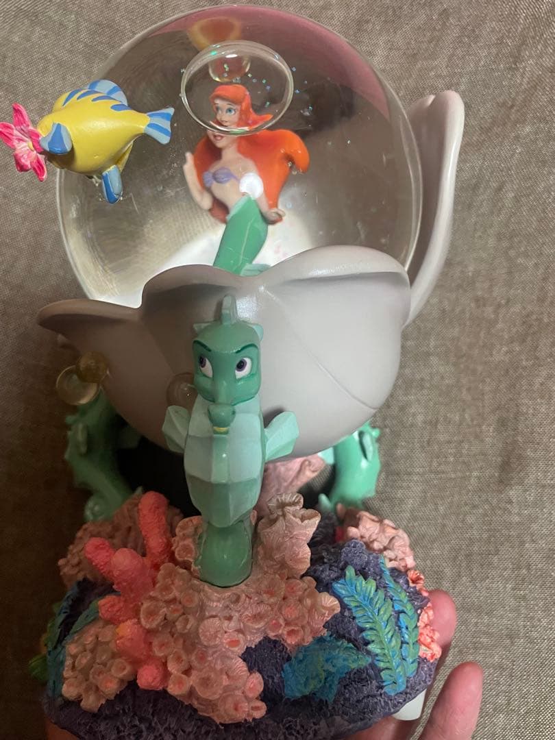 リトルマーメイド　オルゴール付きスノーグローブ　フィギュア