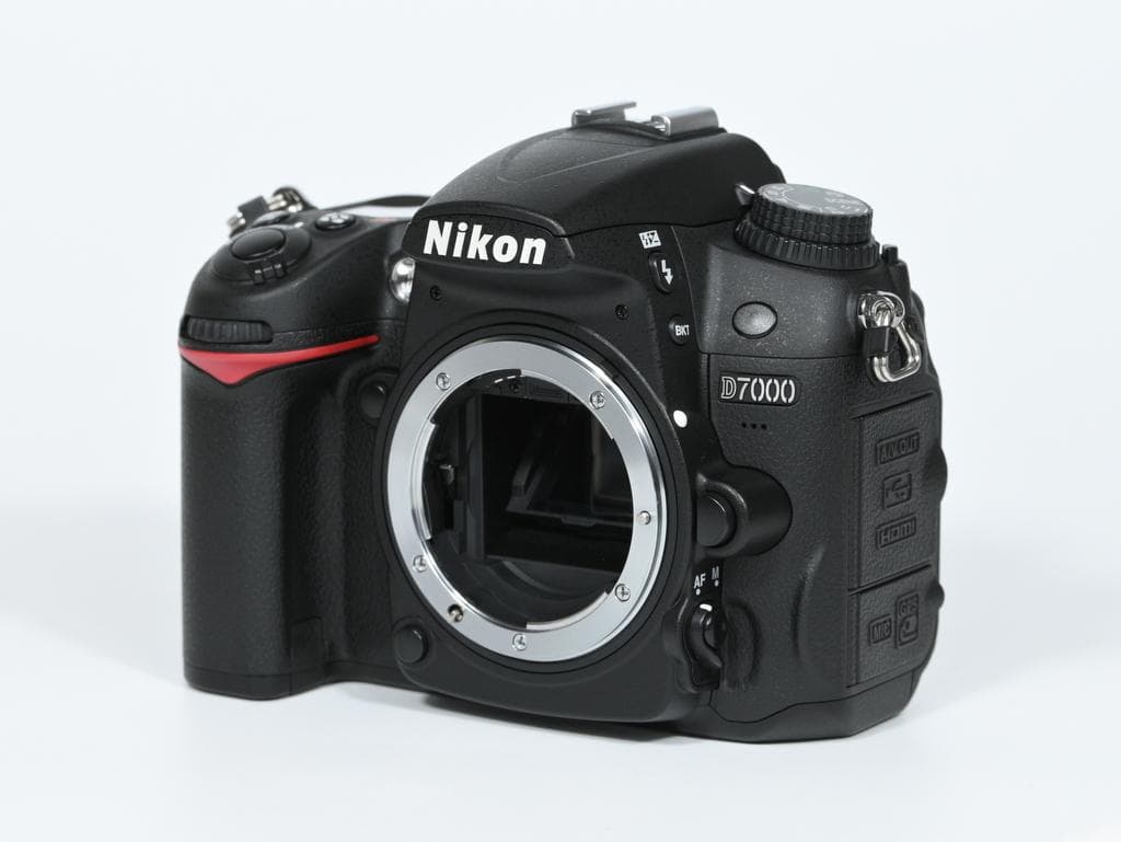 【美品】 ニコン　Nikon D7000 ボディ 《ショット数143》