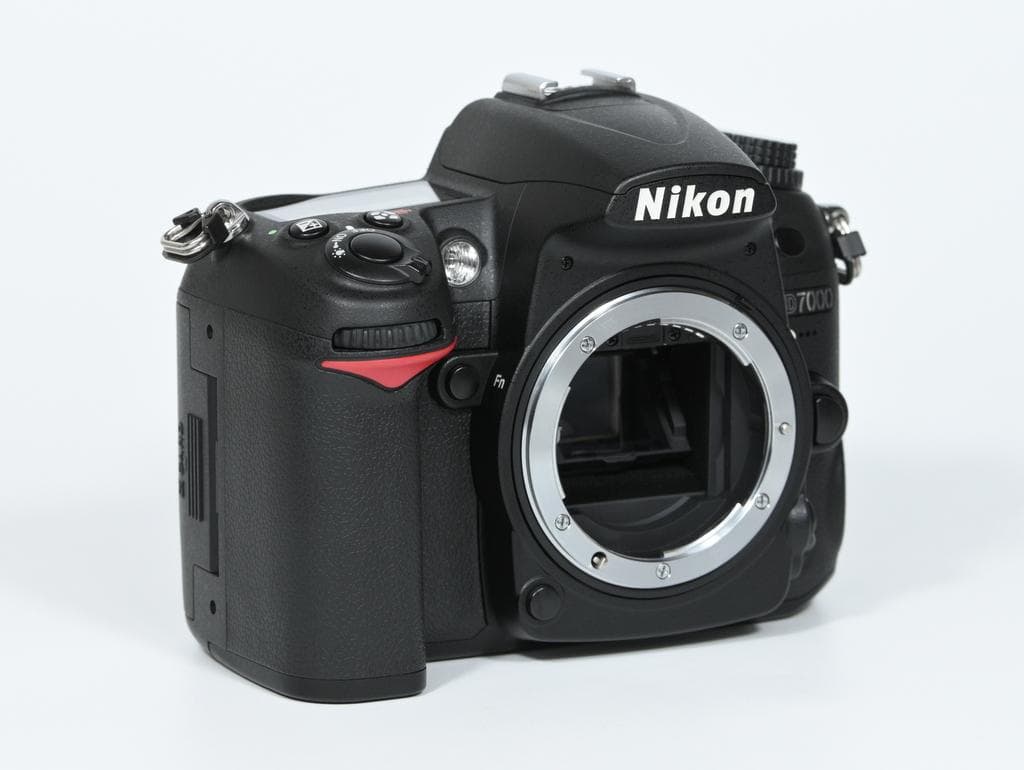【美品】 ニコン　Nikon D7000 ボディ 《ショット数143》