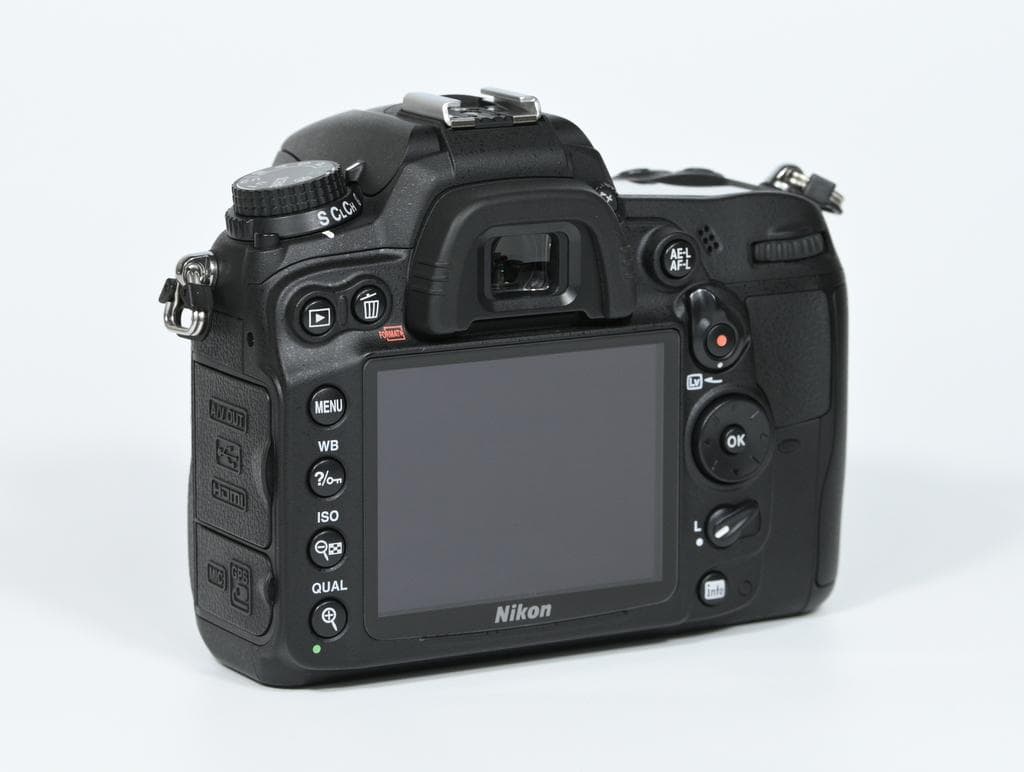 【美品】 ニコン　Nikon D7000 ボディ 《ショット数143》