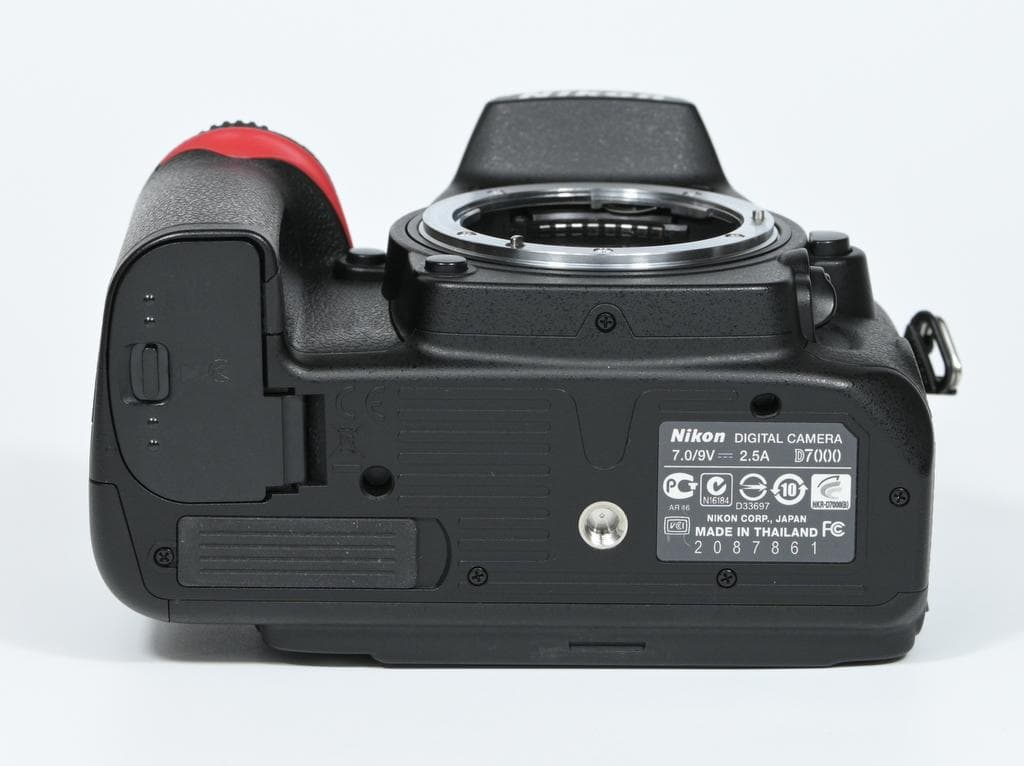 【美品】 ニコン　Nikon D7000 ボディ 《ショット数143》