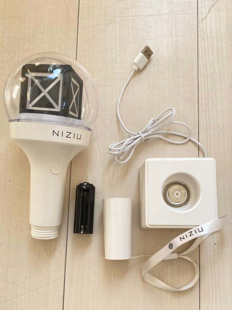 【美品】NiziU ペンライト