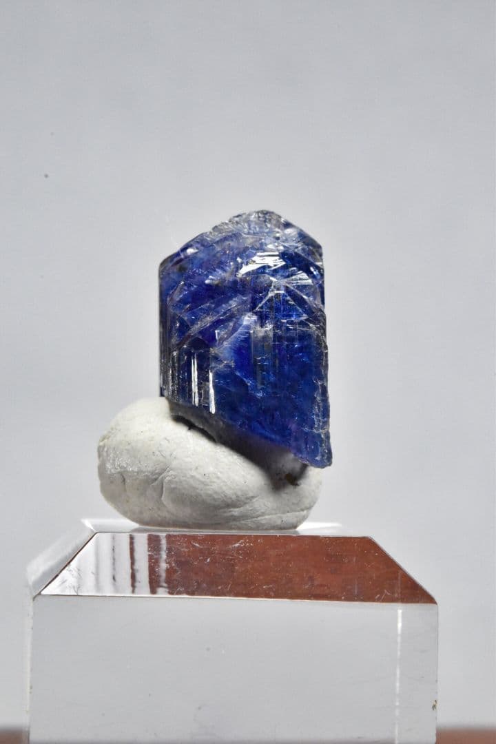 タンザナイトフェア！ ディープブルータンザナイト原石A01