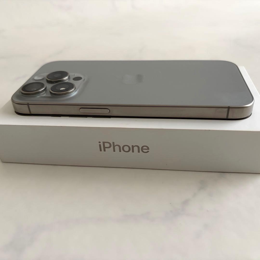 Apple iPhone 15 pro ナチュラルチタニウム 128GB 93%
